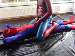 PasionChicas.com - Spiderman Deadpool videos porno gratis