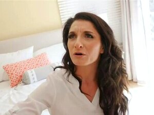 Bonny brunette MILF is making an amazing BJ