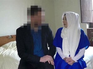 Muslimische Frau bestraft Fick für das Anschauen von Pornos