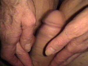 Omas mit Naturtitten fingern Omas mit Naturtitten fingern