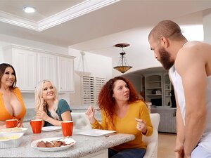 Breakfast Turns To A Steamy Foursome For Concupiscent Angels Kianna Dior, Robbin Banx & SlimThick Vic - BRAZZERS