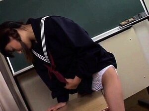 堤さやかが愛撫と指マンを楽しむ。