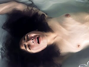 Underwater Breath Hold porn videos at Xecce.com