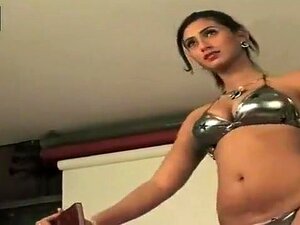 300px x 225px - Kiran Khan porn videos at Xecce.com
