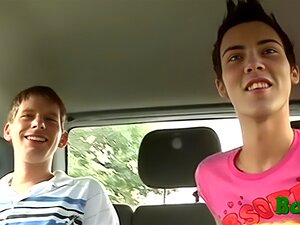 Blowing a gay in a car sex scene