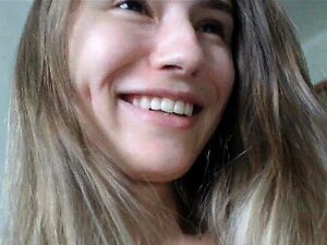 Lovely Hot Cutie Loves to Play her Pussy