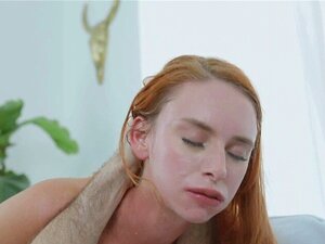 Nude model Xeena licks the da Vinci dick and then throat fucks her. This man is good with his colors but needs a little inspiration from Xeena May who was a nude model Xeena told him he can do whatever he wants on her He holds her nose while she licks his 