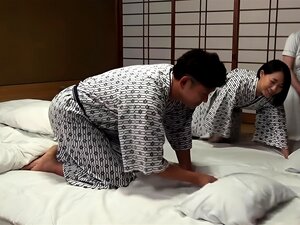 巨乳のアジア人アドリアナ・ルナのホットマッサージ