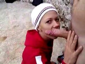 Versautes Babe gibt traumhaften Blowjob Versautes Babe gibt traumhaften Blowjob