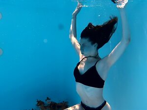 Fernanda Releve Underwater Gymnast Sweetheart