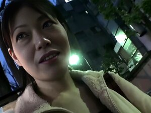 驚きのダイナマイトボディと控えめな日本のオフィスの女性
