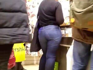 Voyeur video with some sexy arses