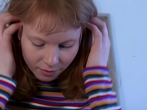 エルスティーズ:赤毛のスイートハートが俺たちのためにオナニーして見せてくれる。